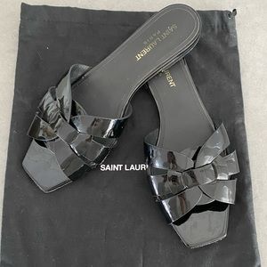 SAINT LAURENT TRIBUTE FLAT SANDALS